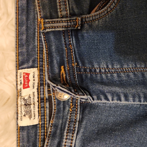 LEVI'S WOMEN'S SLIM FIT JEAN 30 - Picture 2 of 8